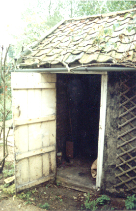 The picture shows the shed as it was when I moved in